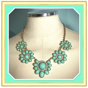 Loft Statement necklace